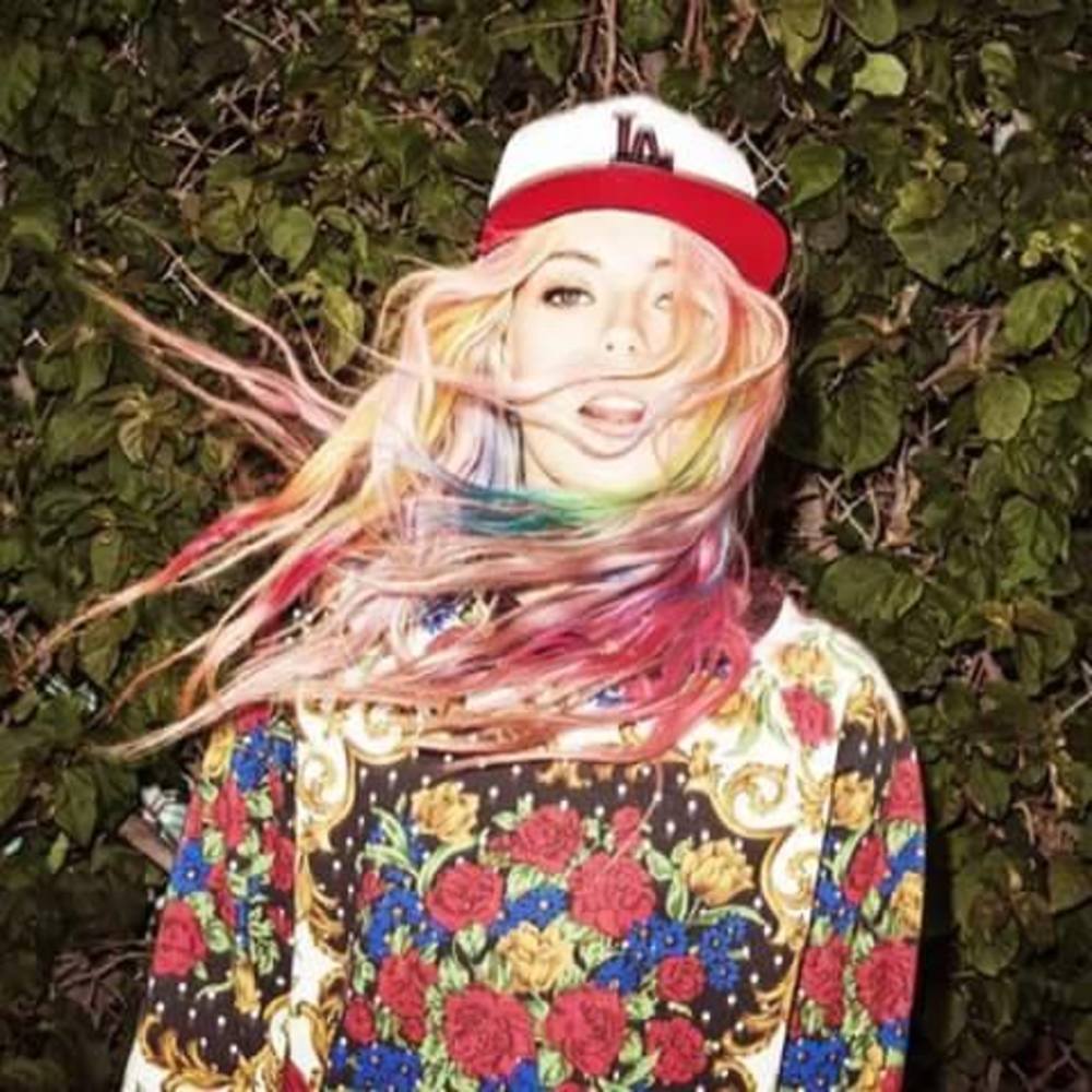 Meet your Posher, Momo